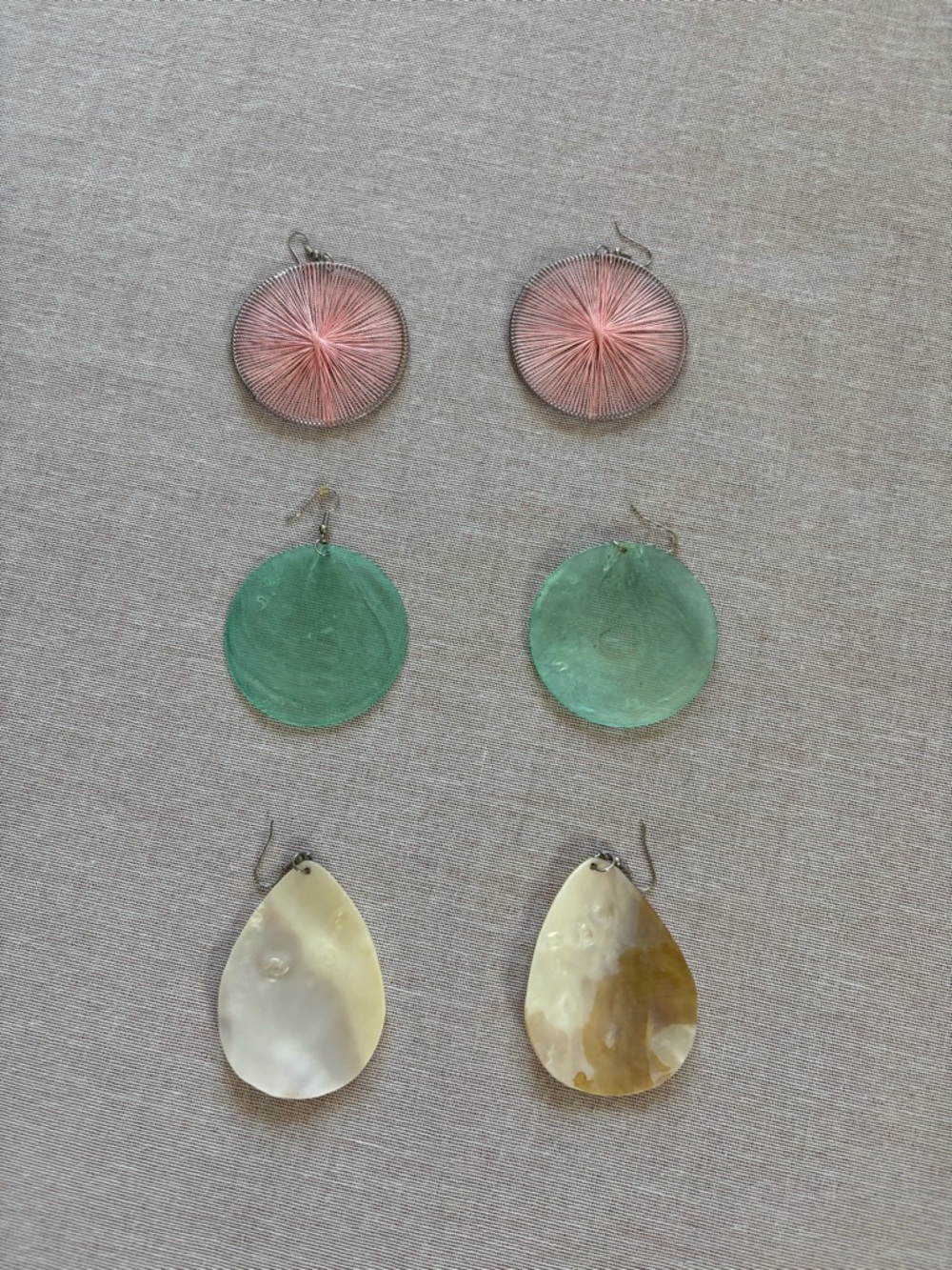 Set of three big colorful chunky earrings. - Picture 4 of 6